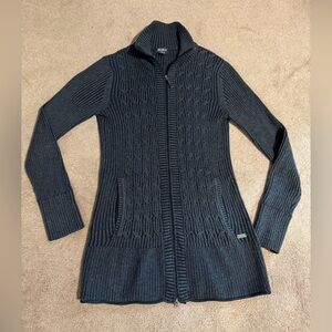 ⭐️ Eddie Bauer Women’s zip up cardinal size medium